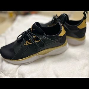 Rare find💥 Brand New Puma Ignite black and gold sneakers